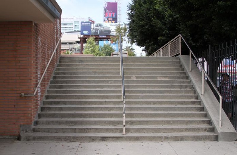 Hollywood Highschool - 16 Stair Skate Spot